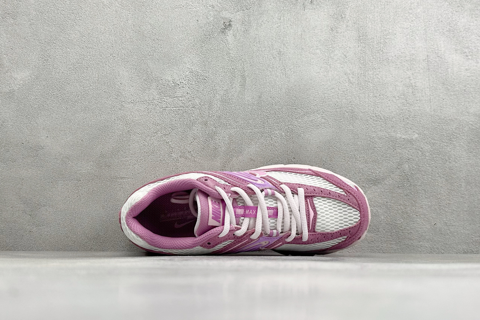 XL版Nike Air Max Moto 2K 耐克新款复古气垫跑步鞋 货号:IO4862-100 尺码:36 36.5 XL版Nike Air Max Moto 2K 耐克新款复古气垫跑步鞋 货号:IO4862-100 尺码:36 36.5