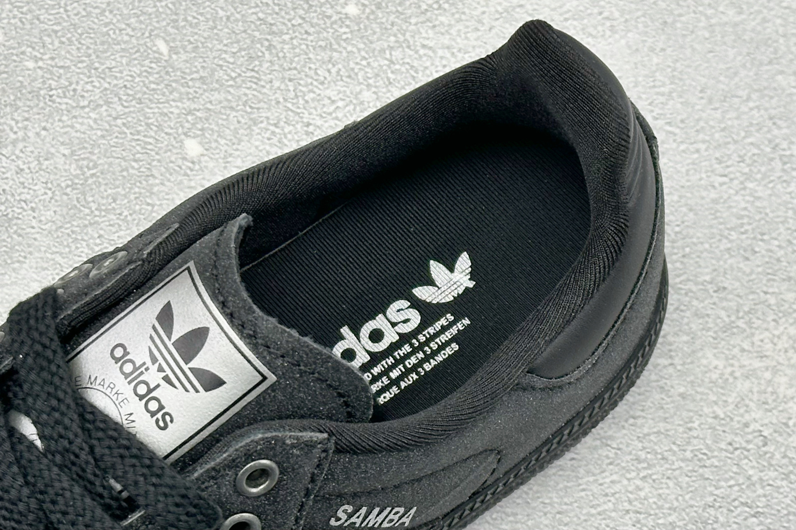 HZ版Addis Original Samba OG 复古桑巴板鞋 这款桑巴鞋展示了高质量的工艺 带有装饰的超锁缝制和无 HZ版Addis Original Samba OG 复古桑巴板鞋 这款桑巴鞋展示了高质量的工艺 带有装饰的超锁缝制和无