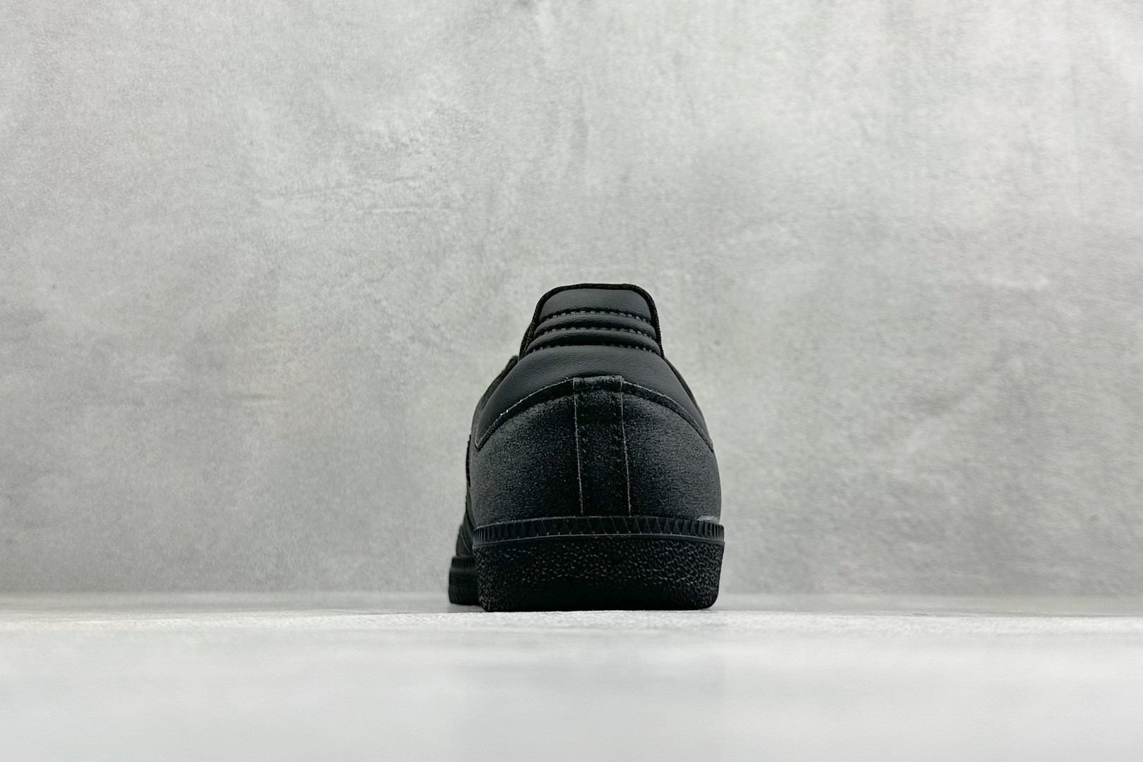 HZ版Addis Original Samba OG 复古桑巴板鞋 这款桑巴鞋展示了高质量的工艺 带有装饰的超锁缝制和无 HZ版Addis Original Samba OG 复古桑巴板鞋 这款桑巴鞋展示了高质量的工艺 带有装饰的超锁缝制和无