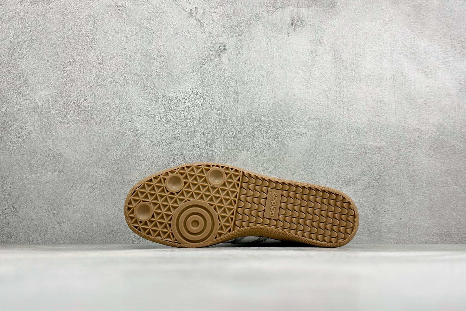 HZ版Addis Original Samba OG 复古桑巴板鞋 这款桑巴鞋展示了高质量的工艺 带有装饰的超锁缝制和无 HZ版Addis Original Samba OG 复古桑巴板鞋 这款桑巴鞋展示了高质量的工艺 带有装饰的超锁缝制和无