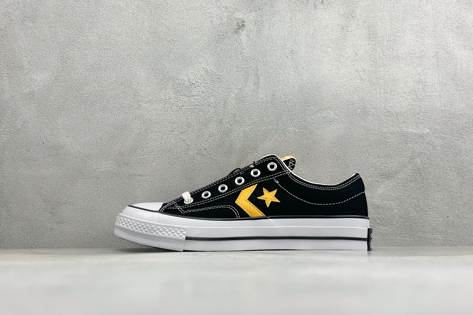 Converse Star Player 76 SE 星箭 匡威美式经典低帮休闲滑板帆布鞋 鞋面采用精选厚实透气帆布，挺