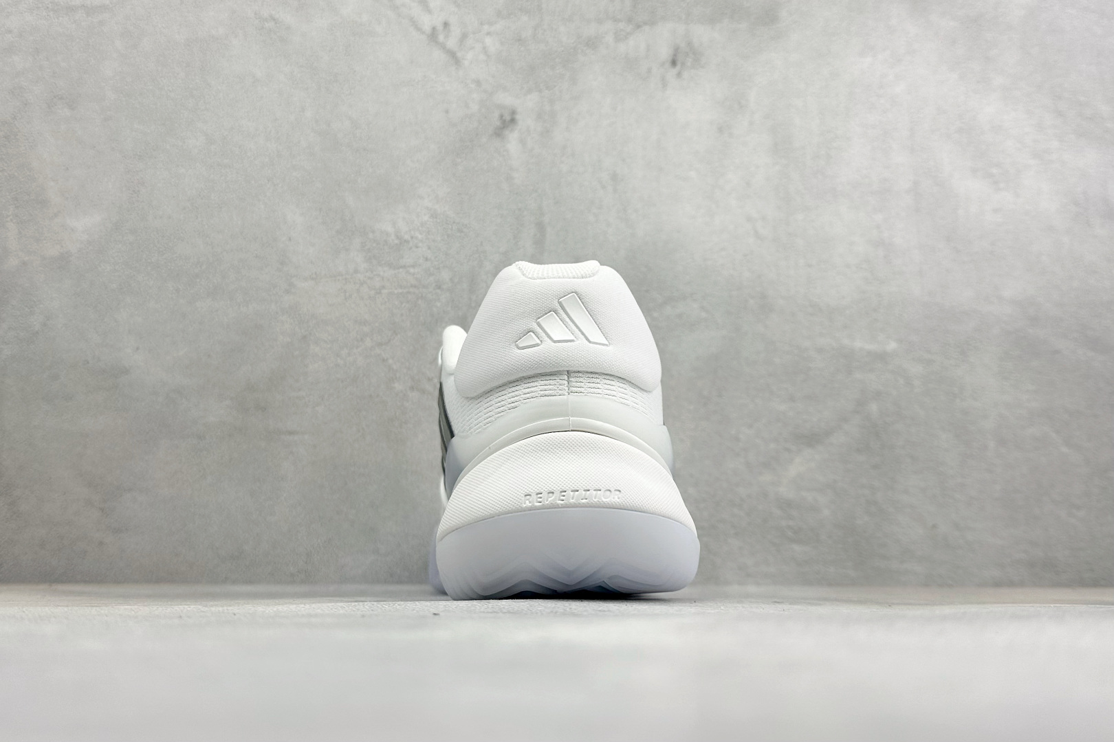Adidas BARRICADE 14 M 舒适贴合 低帮 网球鞋 白黑 网面 + 黑色三道杠 + 侧面大体积支撑 TP