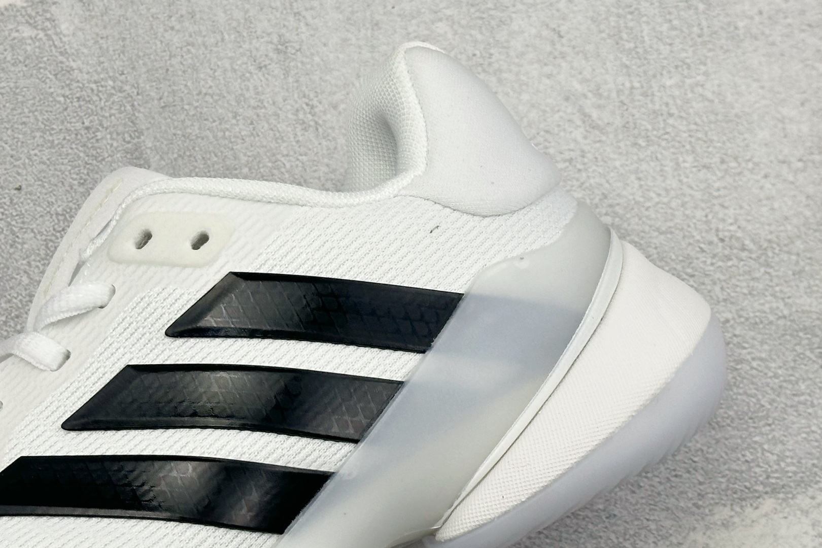 Adidas BARRICADE 14 M 舒适贴合 低帮 网球鞋 白黑 网面 + 黑色三道杠 + 侧面大体积支撑 TP