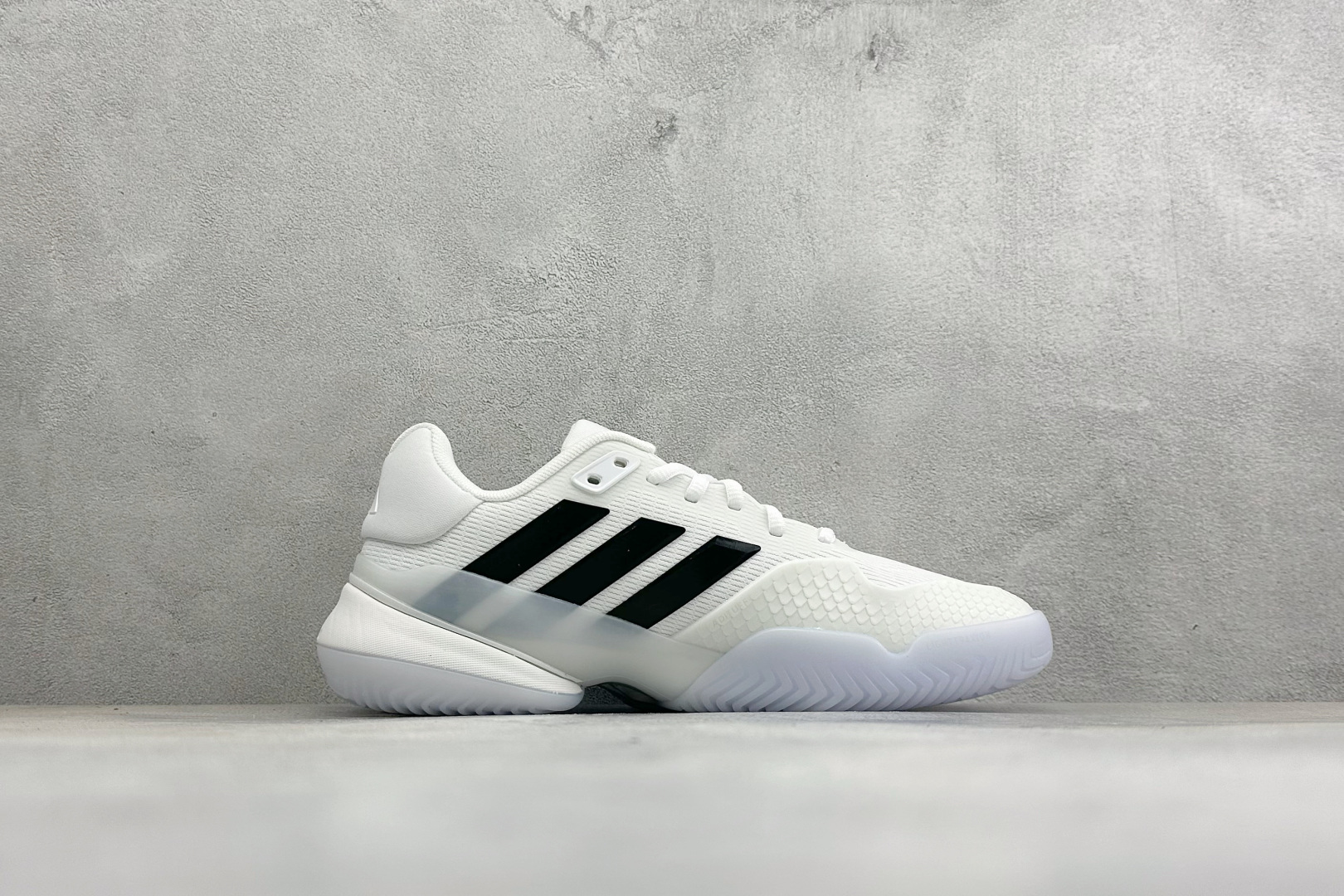 Adidas BARRICADE 14 M 舒适贴合 低帮 网球鞋 白黑 网面 + 黑色三道杠 + 侧面大体积支撑 TP