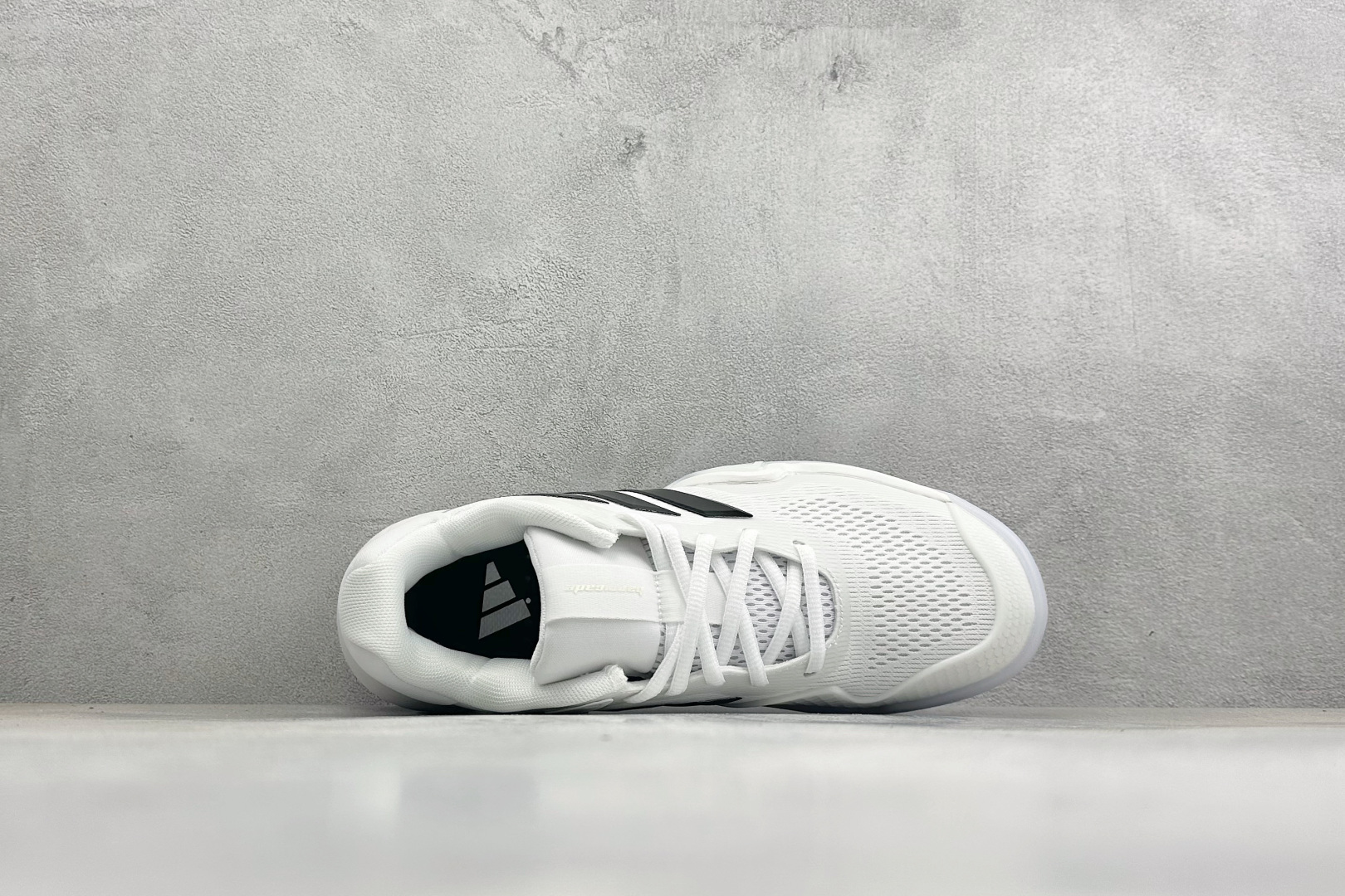 Adidas BARRICADE 14 M 舒适贴合 低帮 网球鞋 白黑 网面 + 黑色三道杠 + 侧面大体积支撑 TP