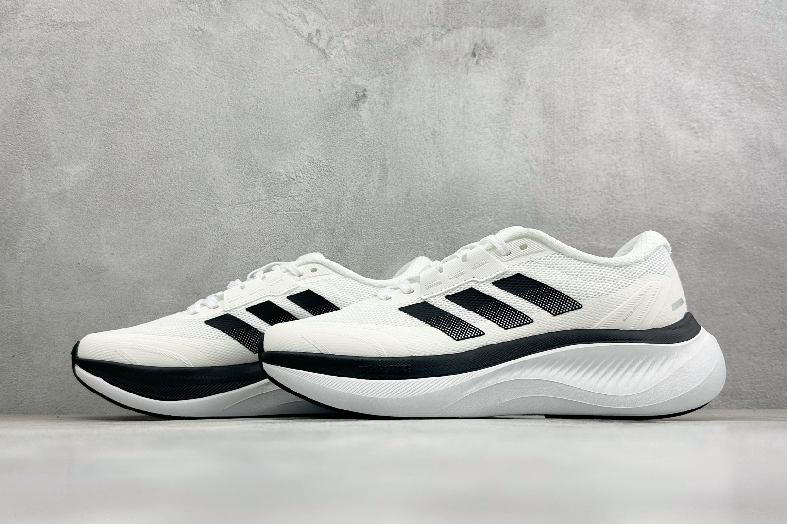 Adidas Dreamcushion 阿迪透气缓震休闲运动鞋 货号：KI5118 尺码：36 36.5 37 38 3