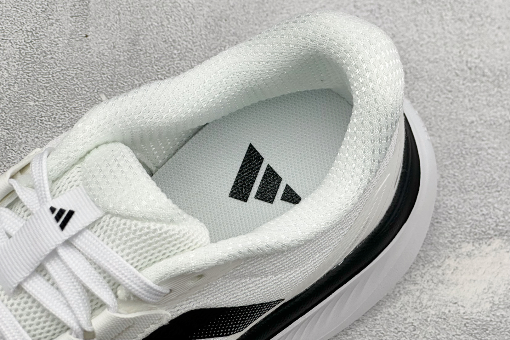 Adidas Dreamcushion 阿迪透气缓震休闲运动鞋 货号：KI5118 尺码：36 36.5 37 38 3