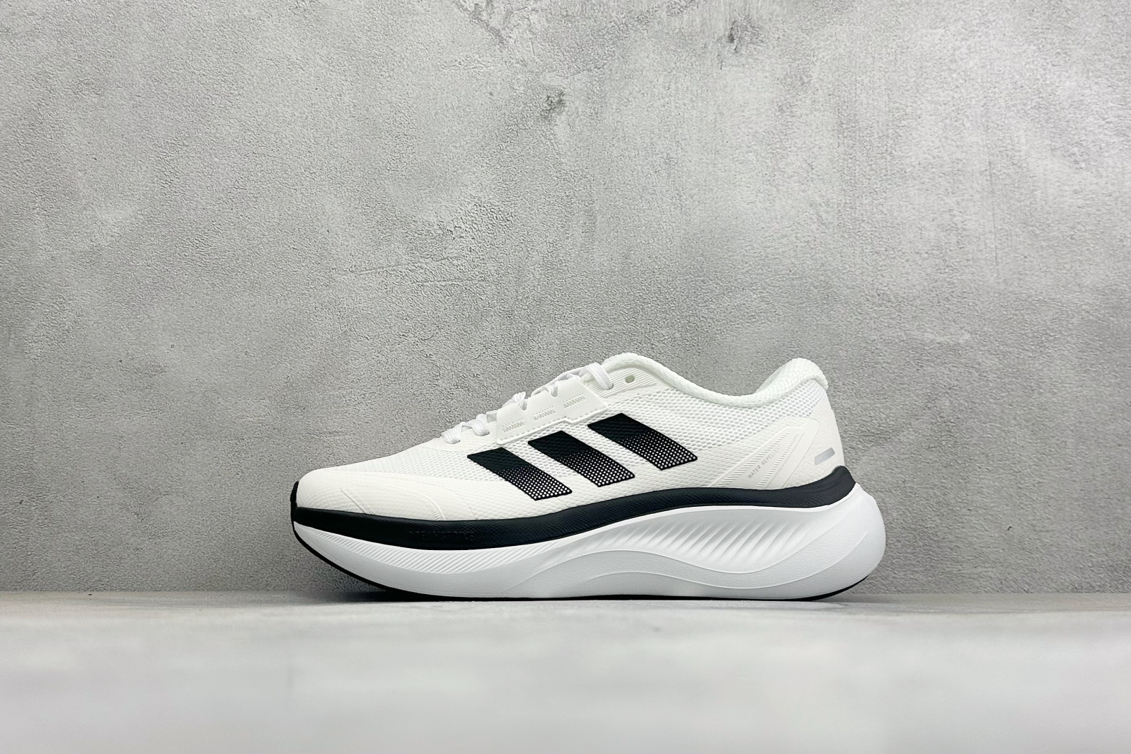 Adidas Dreamcushion 阿迪透气缓震休闲运动鞋 货号:KI5118 尺码:36 36.5 37 38 3 Adidas Dreamcushion 阿迪透气缓震休闲运动鞋 货号:KI5118 尺码:36 36.5 37 38 3