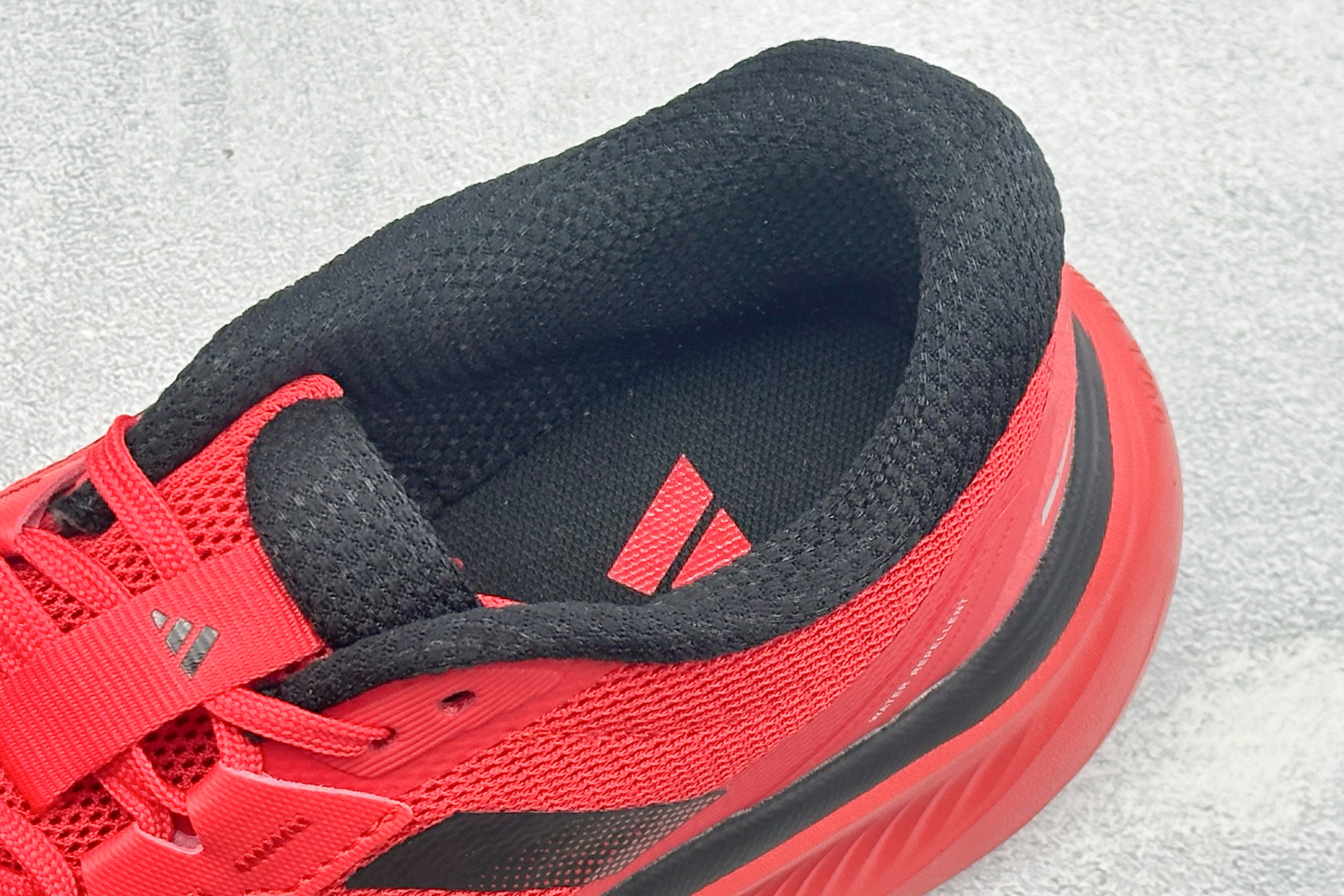 Adidas Dreamcushion 阿迪透气缓震休闲运动鞋 货号：KJ8098 尺码：40-45 