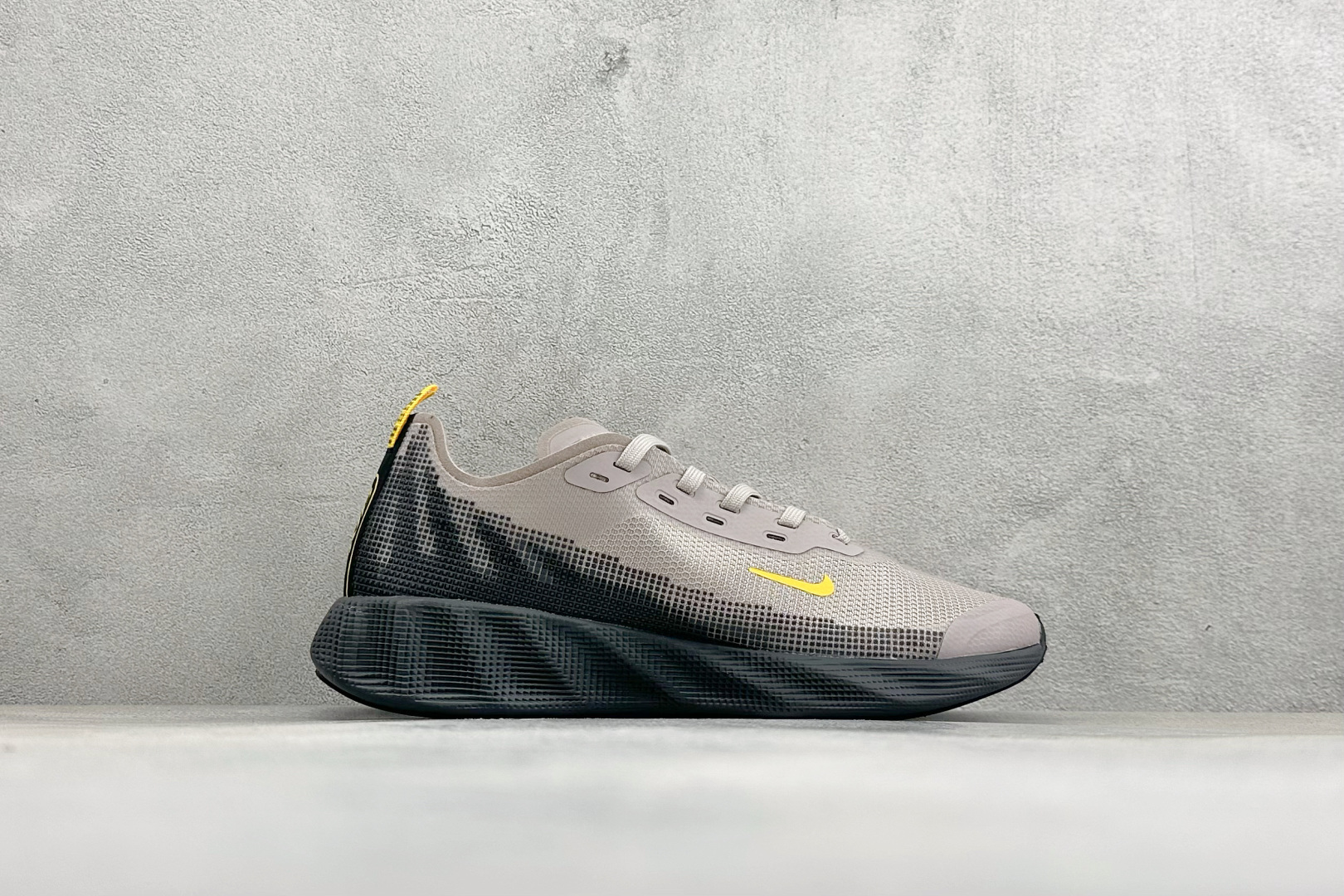 Y版Nike Ava X 耐克 舒适百搭耐磨低帮 休闲跑步鞋 采用轻盈的机能型织物鞋面 专为四季穿着而设计 流线型TPU