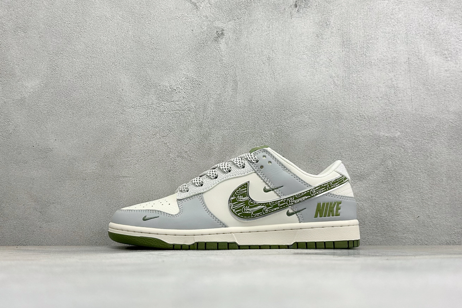 福利特价 Nike Dunk Low Retro 联名 周年高端定制 低帮休闲板鞋 #定制鞋盒 大厂纯原品质出货 超高清 福利特价 Nike Dunk Low Retro 联名 周年高端定制 低帮休闲板鞋 #定制鞋盒 大厂纯原品质出货 超高清