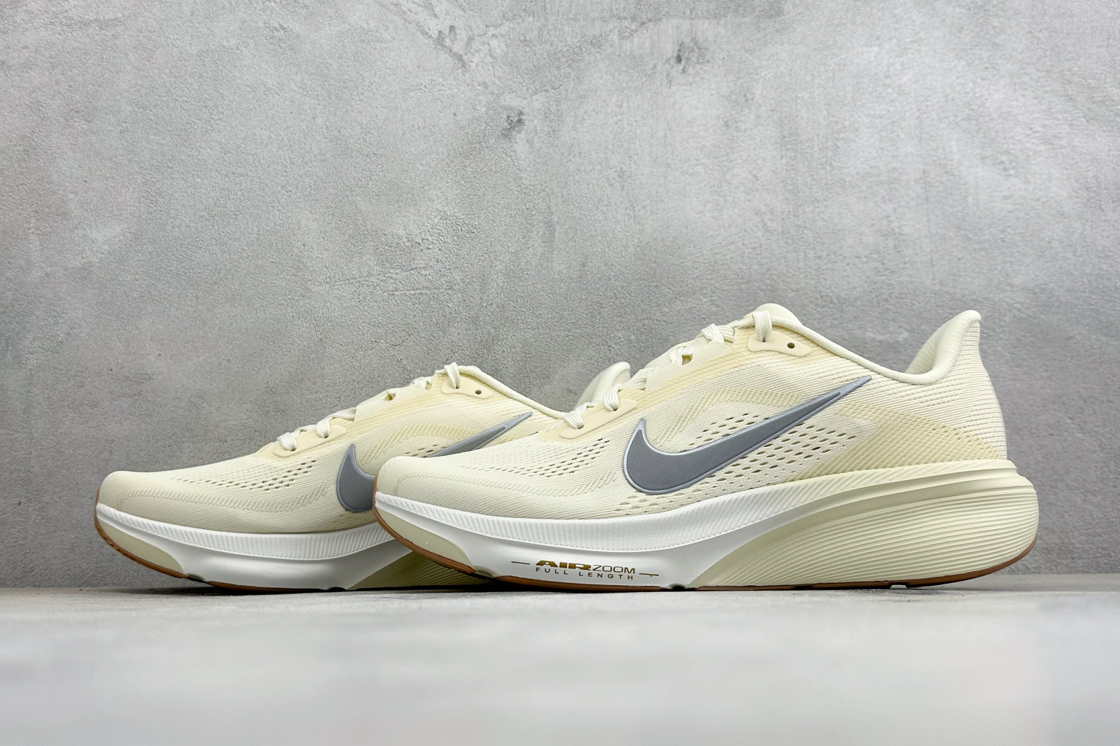 Nike Air Zoom Pegasus 42 耐克网面透气轻便耐磨跑鞋 货号：IM8332-100 尺码：39 40