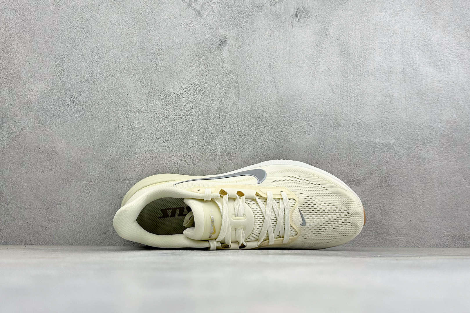 Nike Air Zoom Pegasus 42 耐克网面透气轻便耐磨跑鞋 货号：IM8332-100 尺码：39 40
