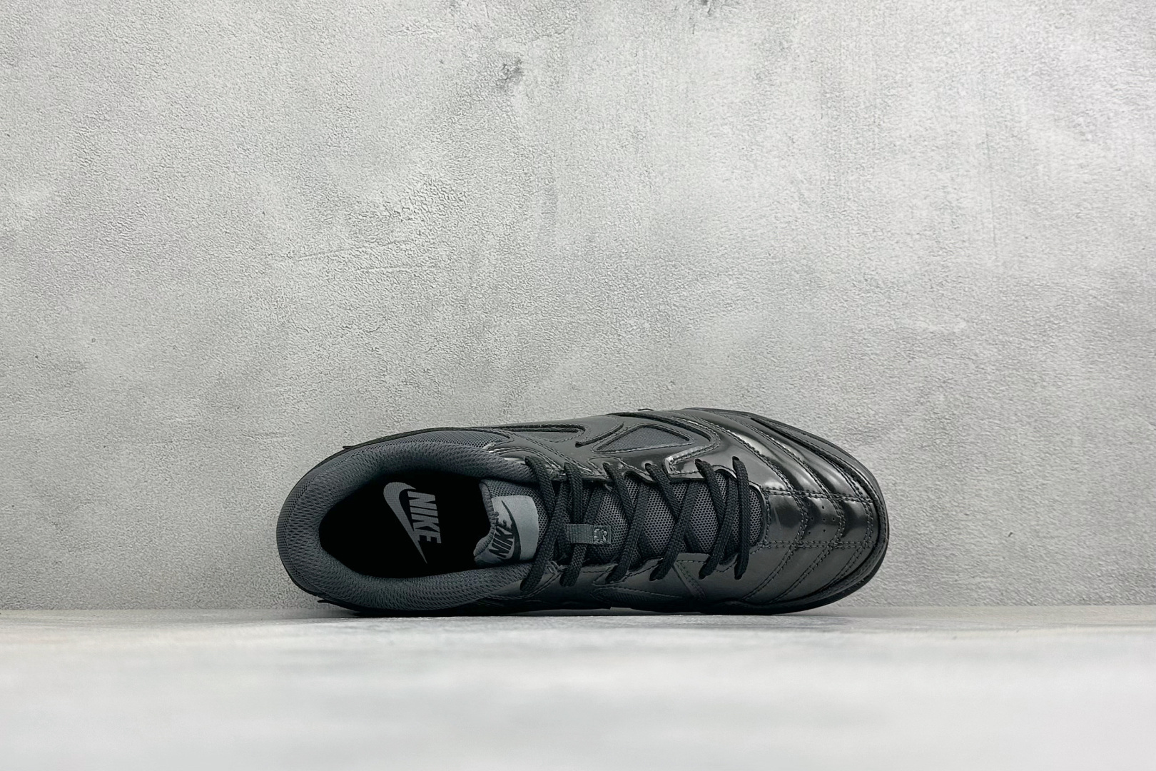 NIKE GATO 低帮生活休闲鞋 透气网布眼融入皮革，织和物合成材质覆面，营造21世初纪的畅跑美学概念。泡棉中底盈轻缓