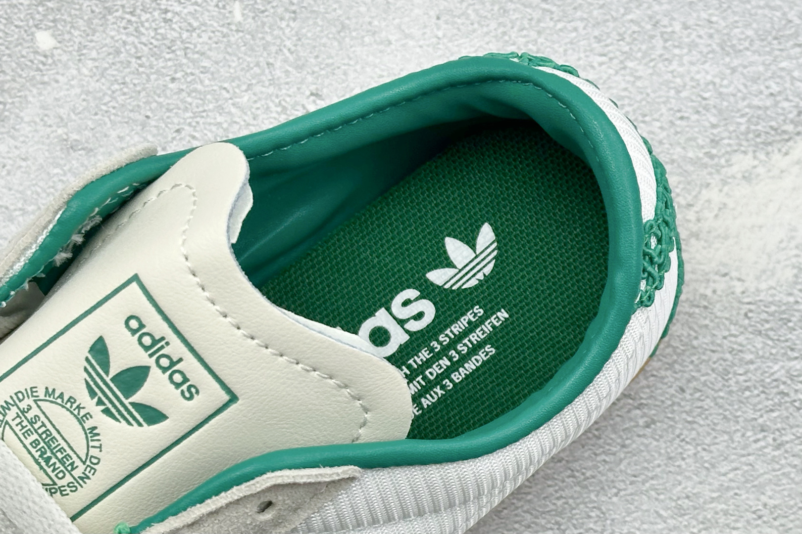 Adidas Tokyo W 阿迪达斯 舒适百搭经典休闲运动鞋 鞋面设计舒适贴合脚面 同时采用柔软材质 穿着轻便舒适 侧