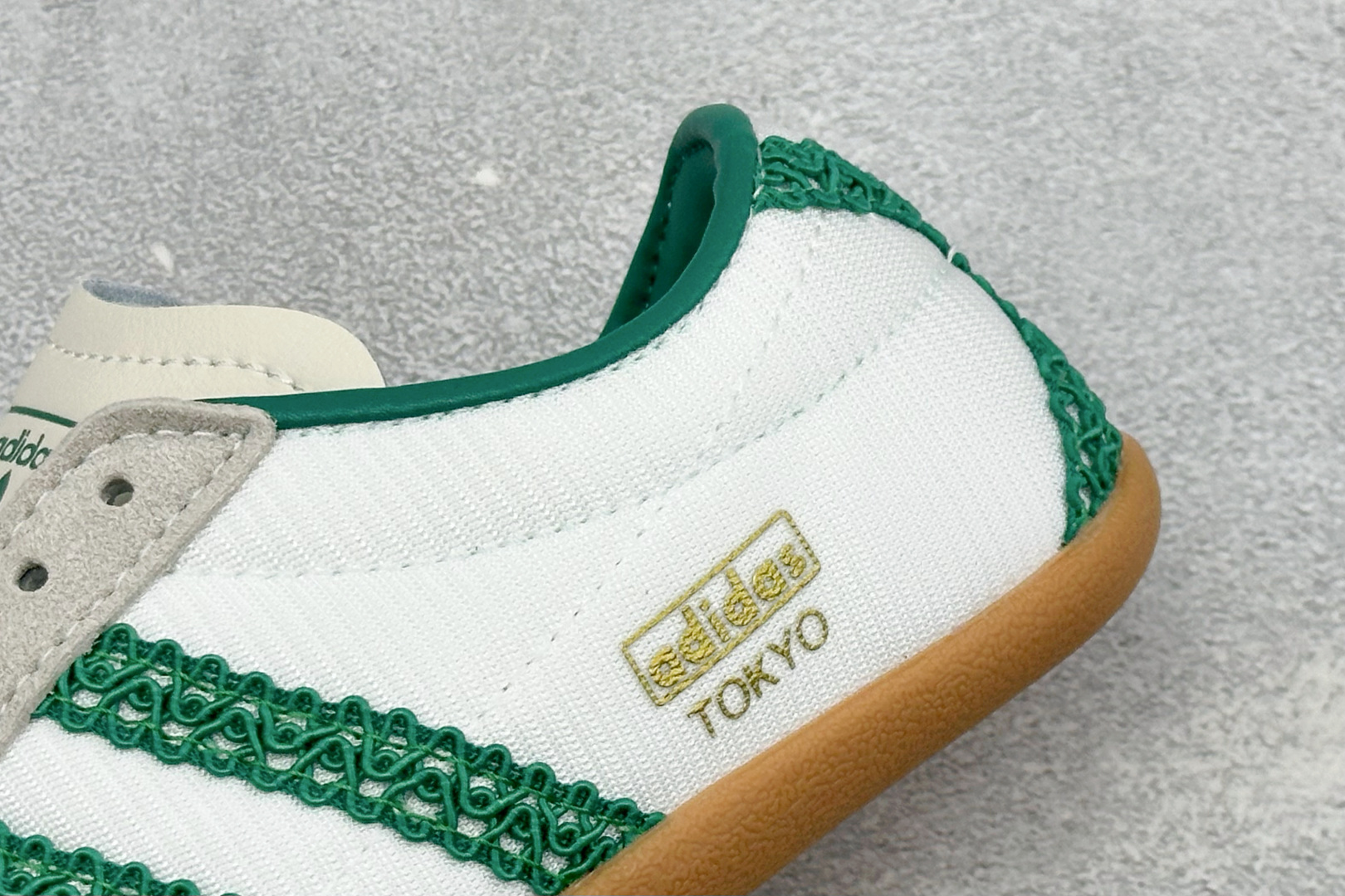 Adidas Tokyo W 阿迪达斯 舒适百搭经典休闲运动鞋 鞋面设计舒适贴合脚面 同时采用柔软材质 穿着轻便舒适 侧