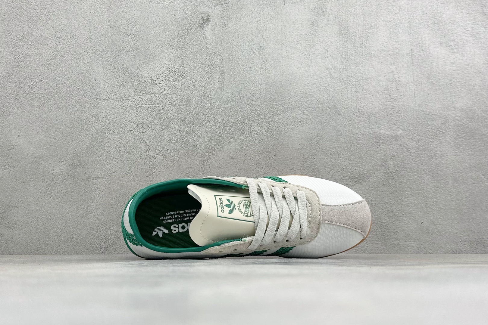 Adidas Tokyo W 阿迪达斯 舒适百搭经典休闲运动鞋 鞋面设计舒适贴合脚面 同时采用柔软材质 穿着轻便舒适 侧