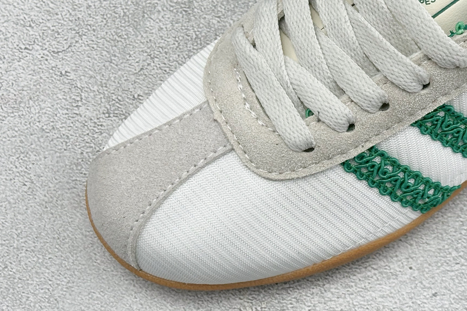 Adidas Tokyo W 阿迪达斯 舒适百搭经典休闲运动鞋 鞋面设计舒适贴合脚面 同时采用柔软材质 穿着轻便舒适 侧