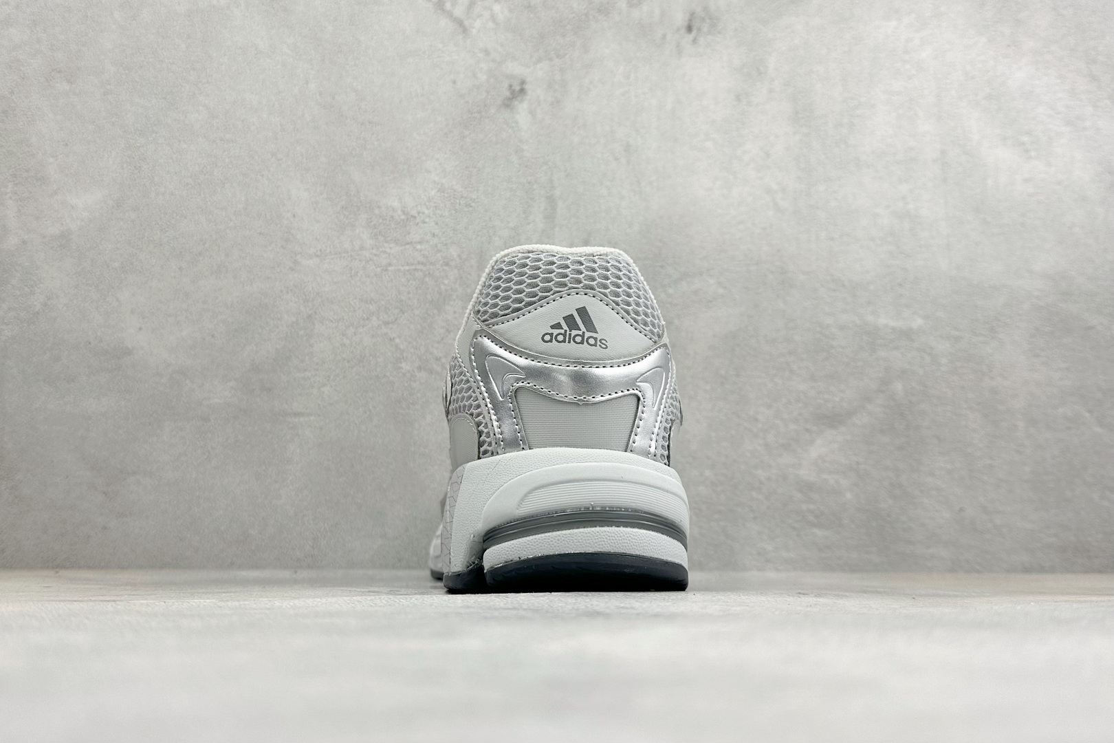 终端放店 YD版Adidas Originals Response CL 阿迪复古网面跑鞋 货号:LB0122 Si 终端放店 YD版Adidas Originals Response CL 阿迪复古网面跑鞋 货号:LB0122 Si