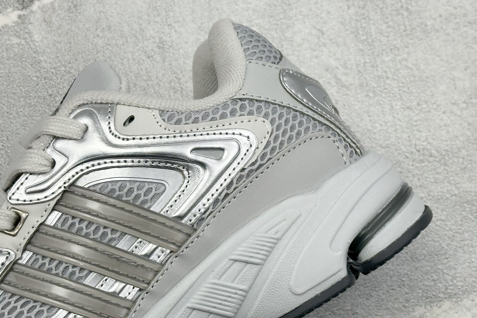 终端放店 YD版Adidas Originals Response CL 阿迪复古网面跑鞋 货号:LB0122 Si 终端放店 YD版Adidas Originals Response CL 阿迪复古网面跑鞋 货号:LB0122 Si