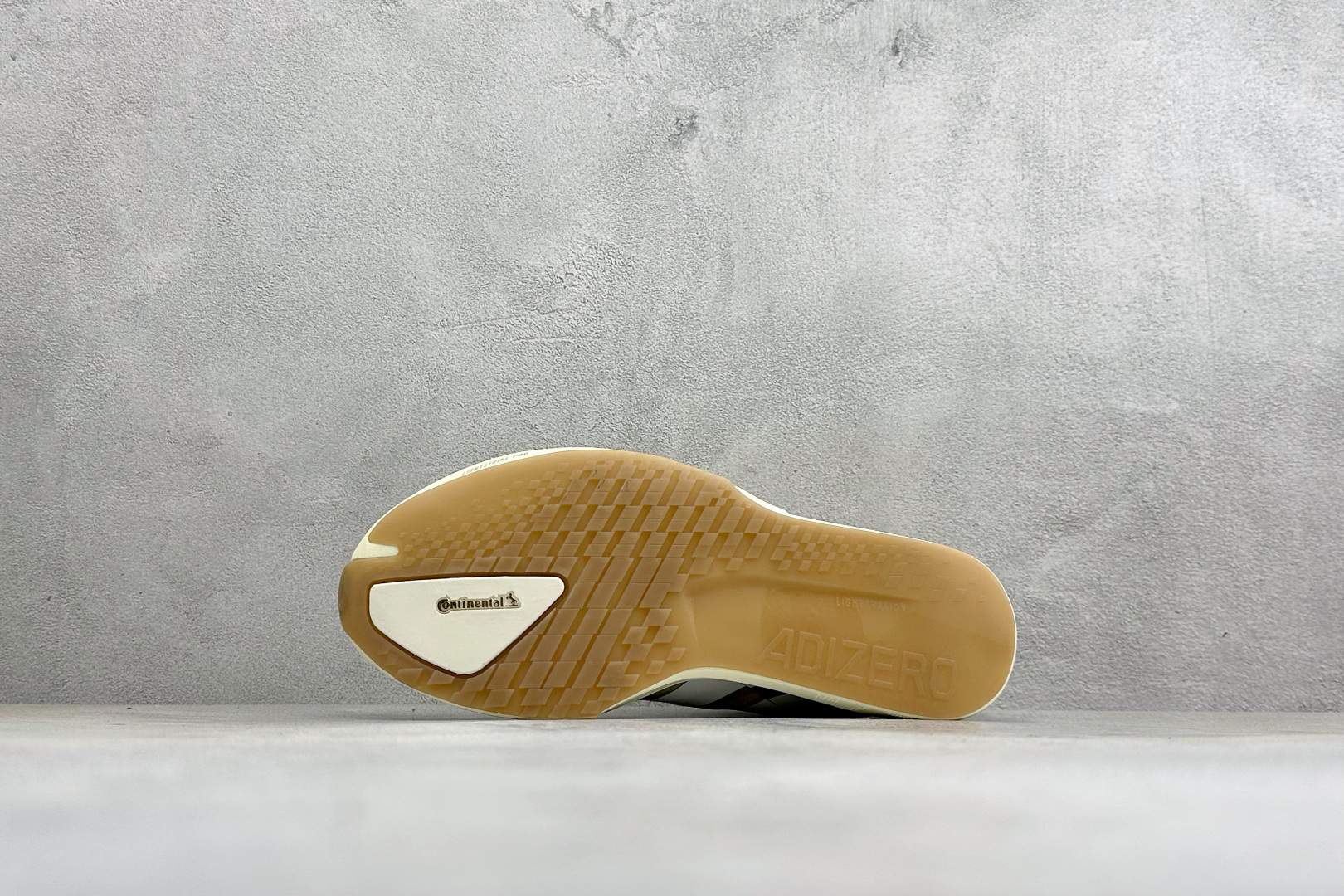 KS版AD ADIZERO AIDOS 9 M 舒适轻盈 减震防滑低帮跑步鞋 货号：LB8522 尺码：36-45 