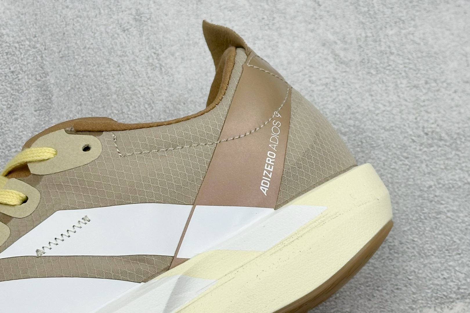 KS版AD ADIZERO AIDOS 9 M 舒适轻盈 减震防滑低帮跑步鞋 货号：LB8522 尺码：36-45 