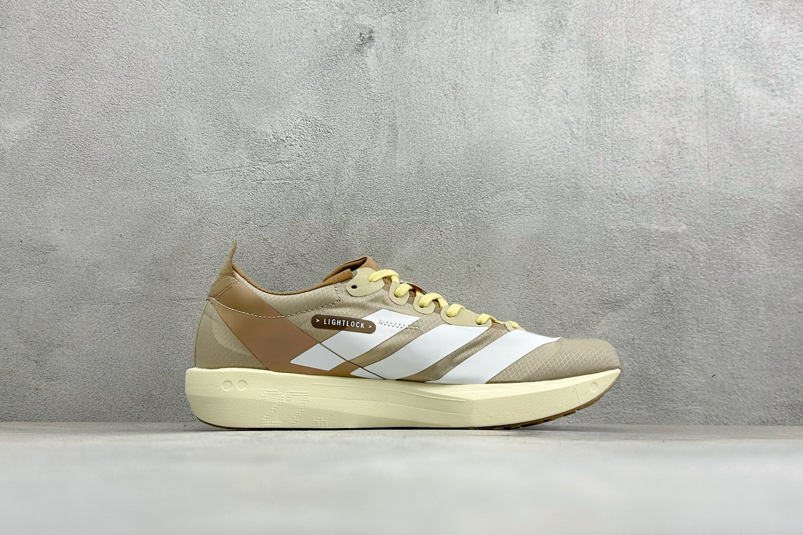 KS版AD ADIZERO AIDOS 9 M 舒适轻盈 减震防滑低帮跑步鞋 货号：LB8522 尺码：36-45 