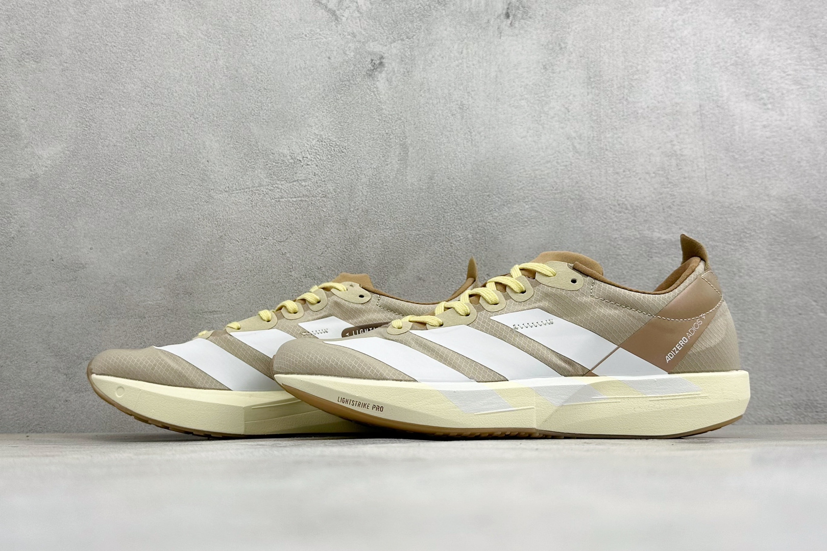 KS版AD ADIZERO AIDOS 9 M 舒适轻盈 减震防滑低帮跑步鞋 货号：LB8522 尺码：36-45 
