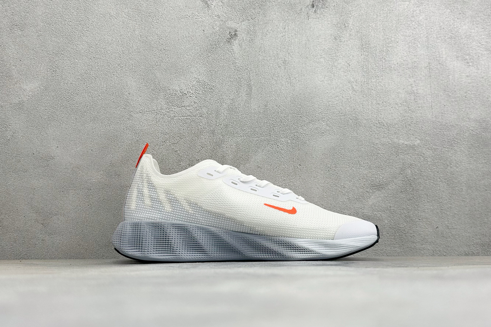 Y版Nike Ava X 耐克 舒适百搭耐磨低帮 休闲跑步鞋 采用轻盈的机能型织物鞋面 专为四季穿着而设计 流线型TPU