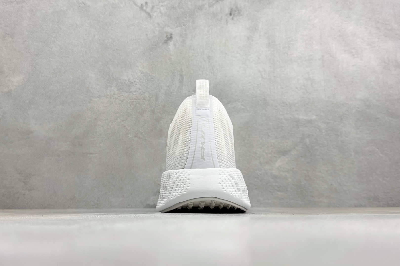 Y版Nike Ava X 耐克 舒适百搭耐磨低帮 休闲跑步鞋 采用轻盈的机能型织物鞋面 专为四季穿着而设计 流线型TPU