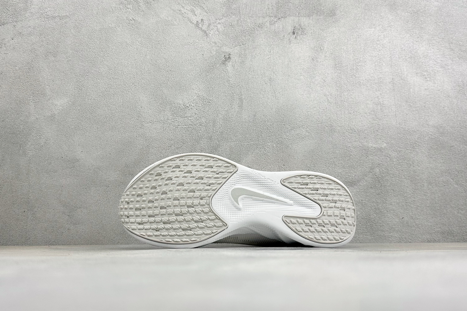 Y版Nike Ava X 耐克 舒适百搭耐磨低帮 休闲跑步鞋 采用轻盈的机能型织物鞋面 专为四季穿着而设计 流线型TPU