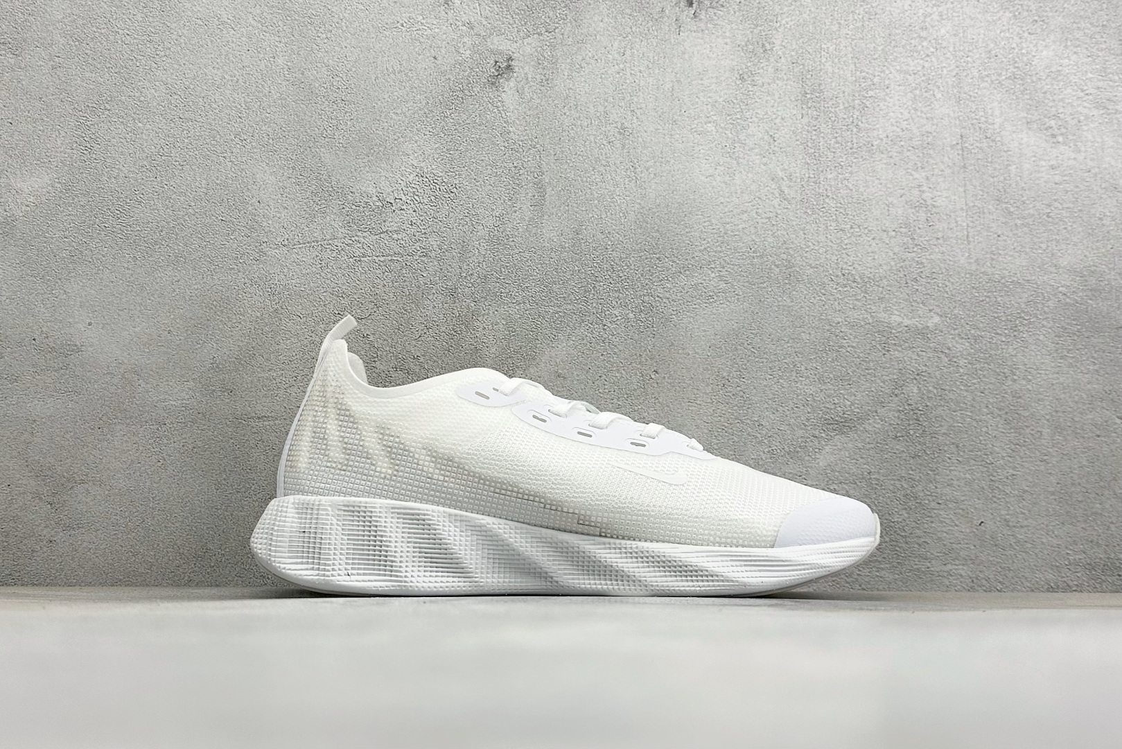 Y版Nike Ava X 耐克 舒适百搭耐磨低帮 休闲跑步鞋 采用轻盈的机能型织物鞋面 专为四季穿着而设计 流线型TPU