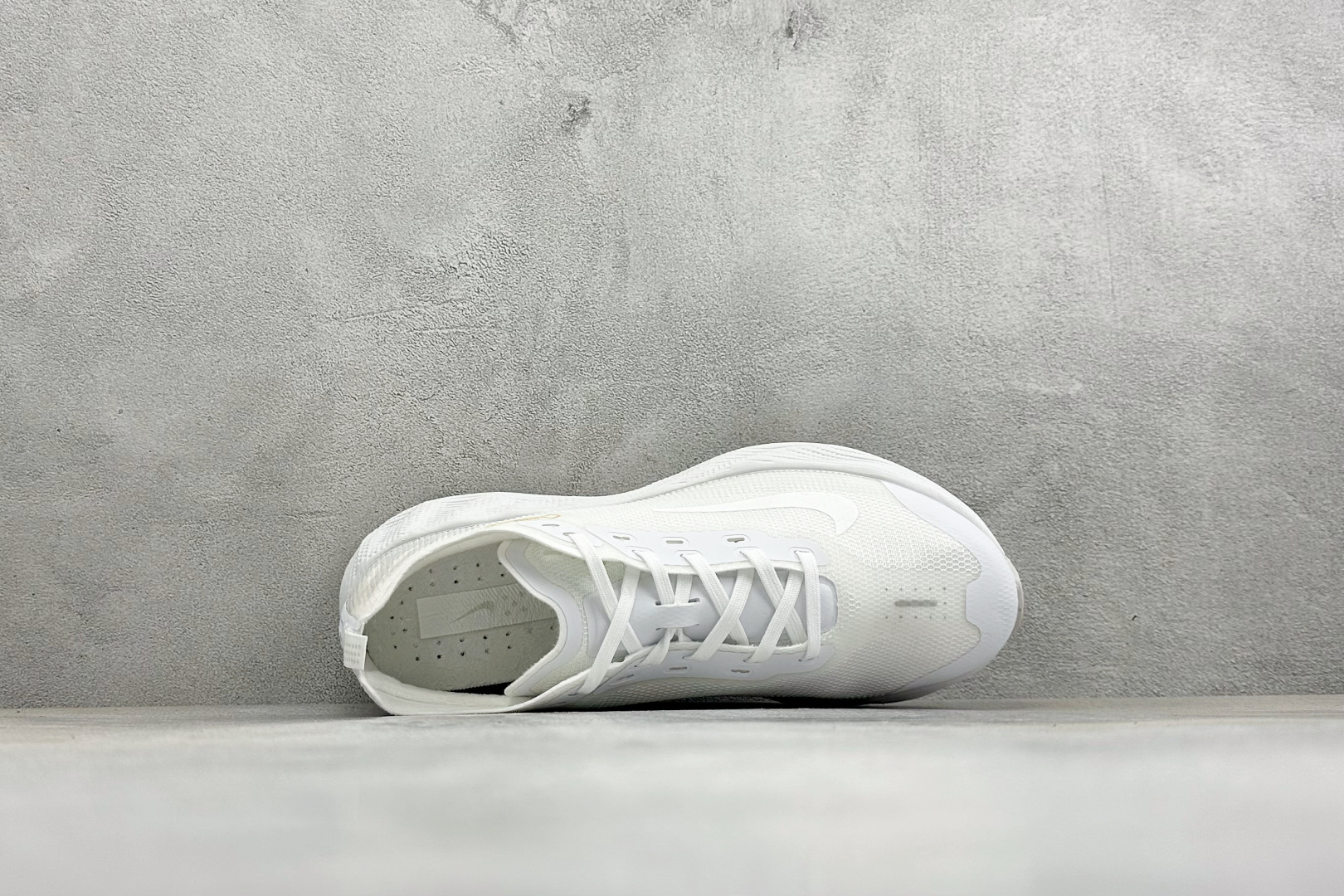 Y版Nike Ava X 耐克 舒适百搭耐磨低帮 休闲跑步鞋 采用轻盈的机能型织物鞋面 专为四季穿着而设计 流线型TPU