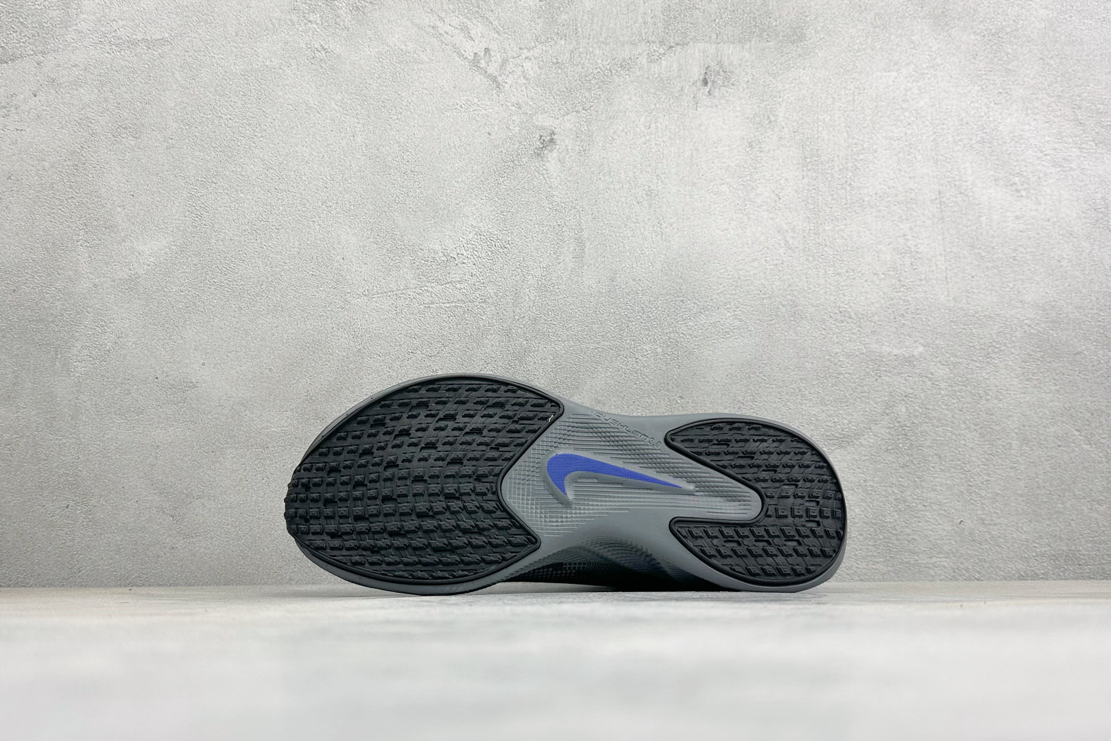 Y版Nike Ava X 耐克 舒适百搭耐磨低帮 休闲跑步鞋 采用轻盈的机能型织物鞋面 专为四季穿着而设计 流线型TPU