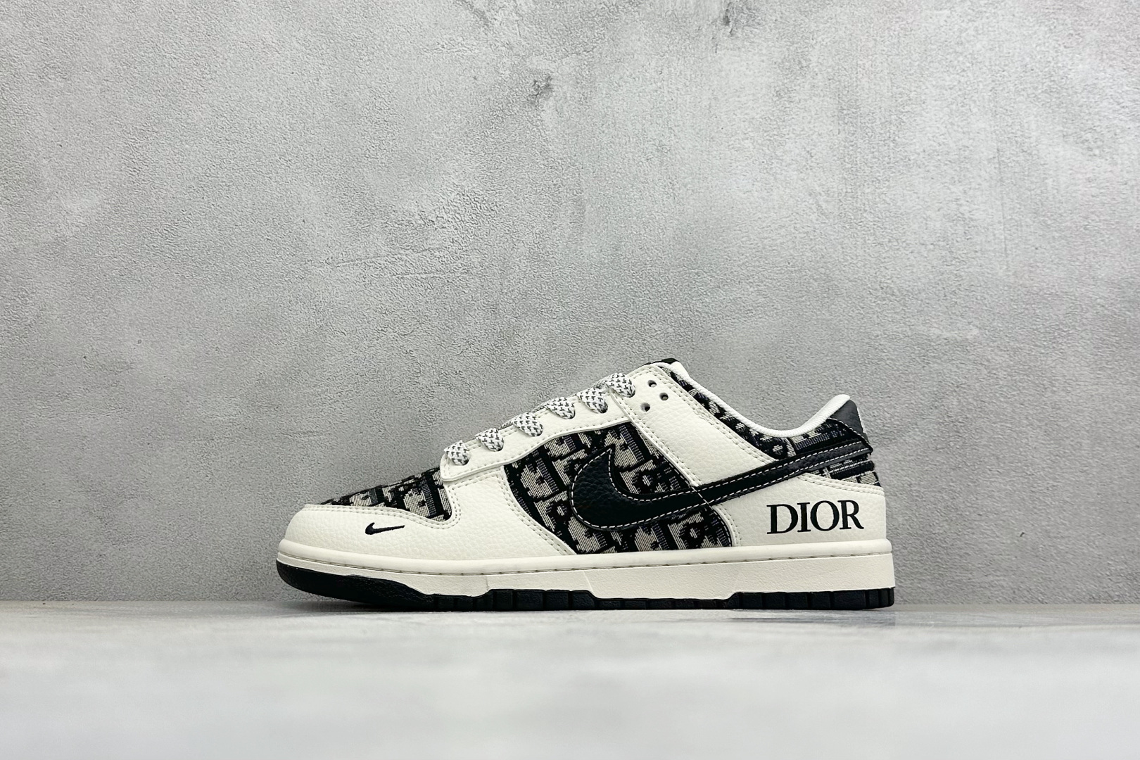 福利特价 Nike Dunk Low Retro 联名 周年高端定制 低帮休闲板鞋 #定制鞋盒 大厂纯原品质出货 超高清 福利特价 Nike Dunk Low Retro 联名 周年高端定制 低帮休闲板鞋 #定制鞋盒 大厂纯原品质出货 超高清