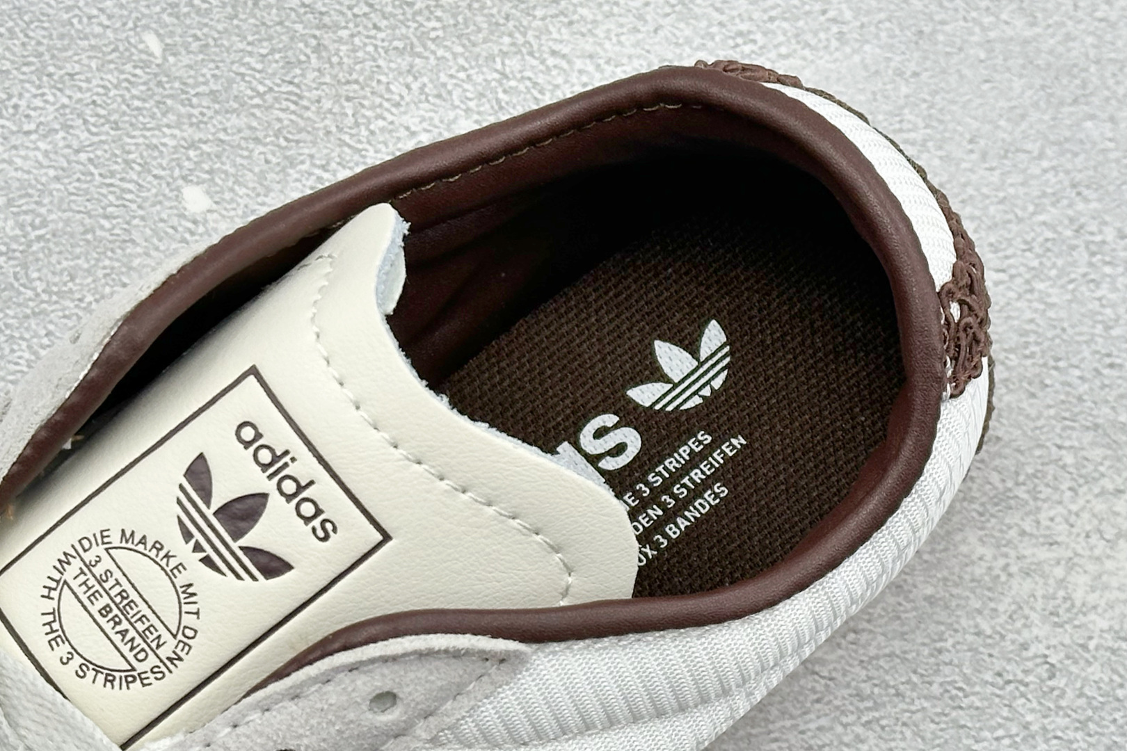 Adidas Tokyo W 阿迪达斯 舒适百搭经典休闲运动鞋 鞋面设计舒适贴合脚面 同时采用柔软材质 穿着轻便舒适 侧