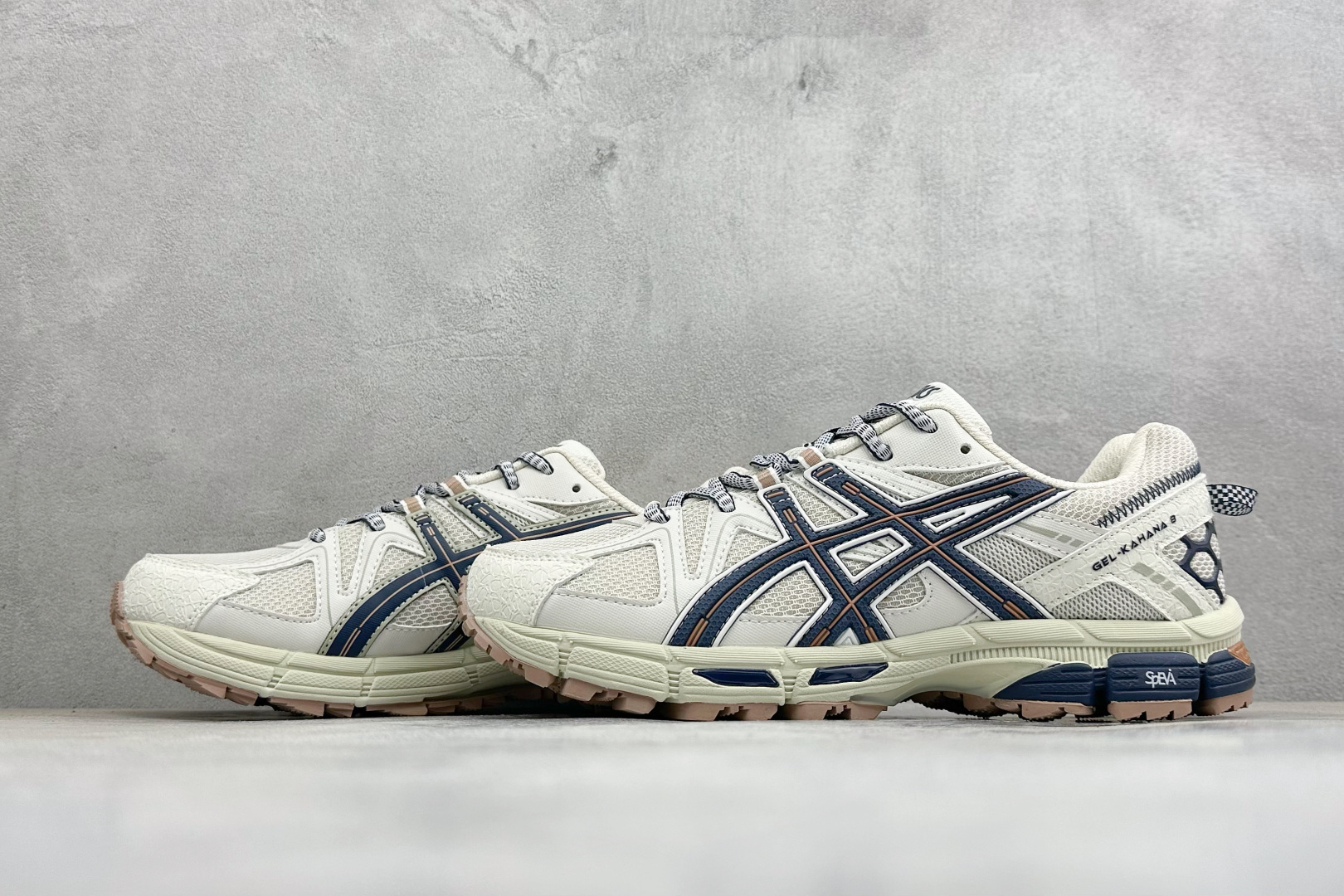 Asics Gel-Kahana 8 亚瑟士复古休闲运动鞋 货号：1203B133-025 尺码：36 37 37.5 