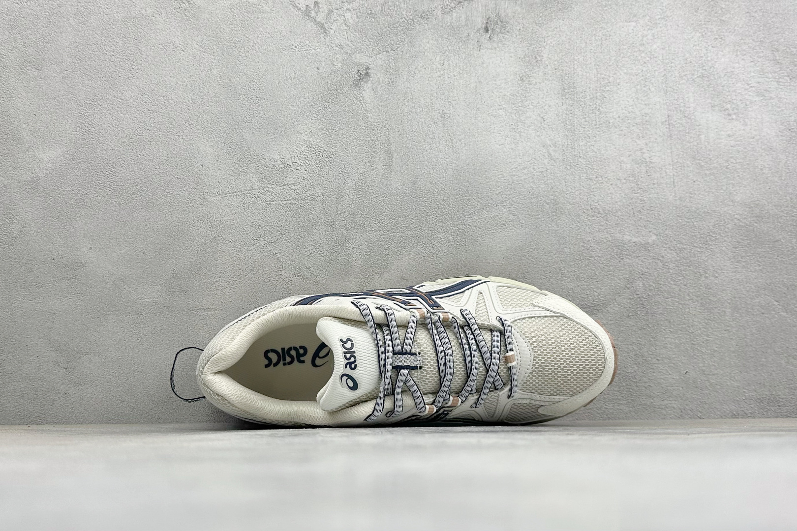 Asics Gel-Kahana 8 亚瑟士复古休闲运动鞋 货号：1203B133-025 尺码：36 37 37.5 