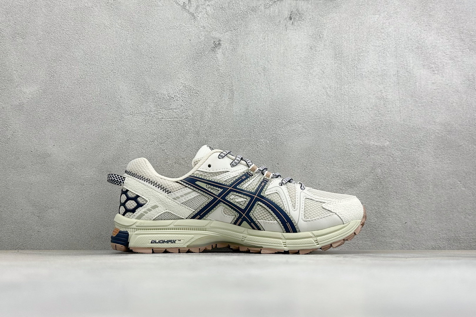 Asics Gel-Kahana 8 亚瑟士复古休闲运动鞋 货号：1203B133-025 尺码：36 37 37.5 
