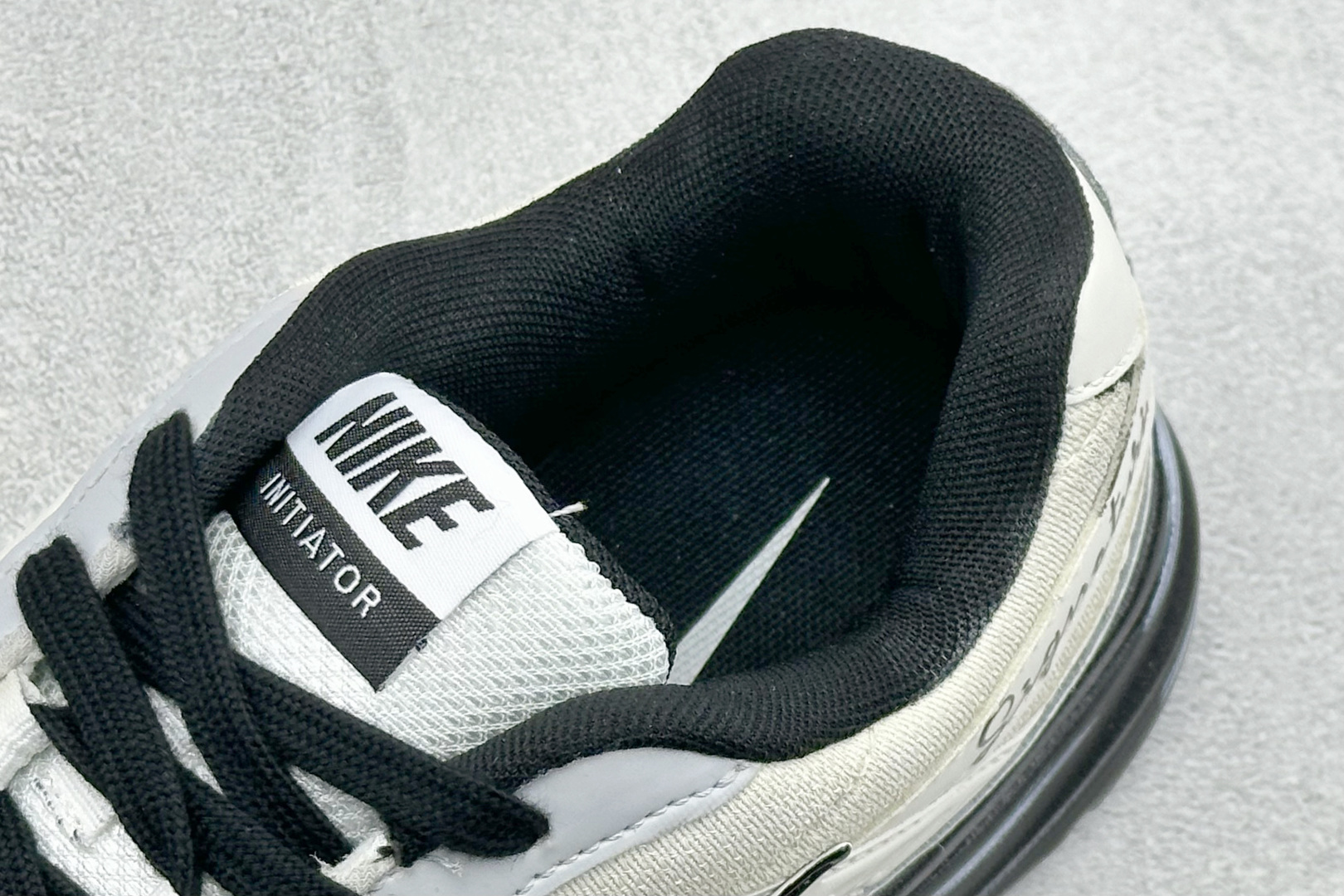NIKE INITIATOR创始者系列 复古休闲运动舒适跑鞋 采用透气网眼鞋面和支撑覆盖层，自然运动设计的Phlyon中
