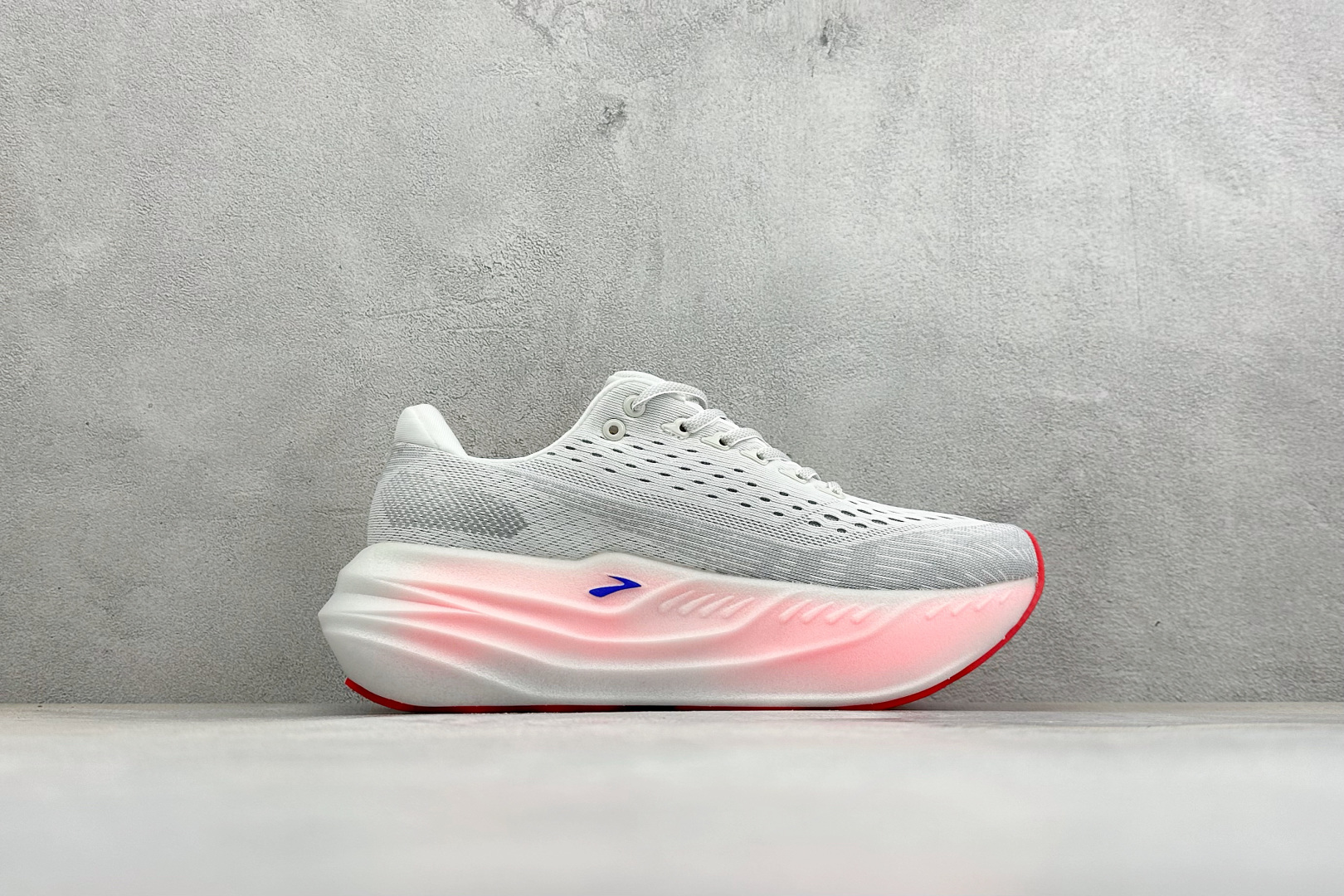 Brooks 布鲁克斯Glycerin Max 2 超级甘油 厚底马拉松缓震跑鞋 该鞋以厚实的中底和高分子注氮技术为特点