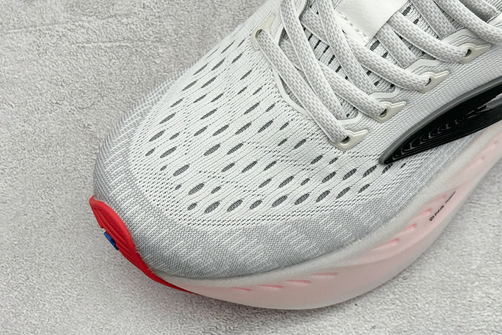 Brooks 布鲁克斯Glycerin Max 2 超级甘油 厚底马拉松缓震跑鞋 该鞋以厚实的中底和高分子注氮技术为特点