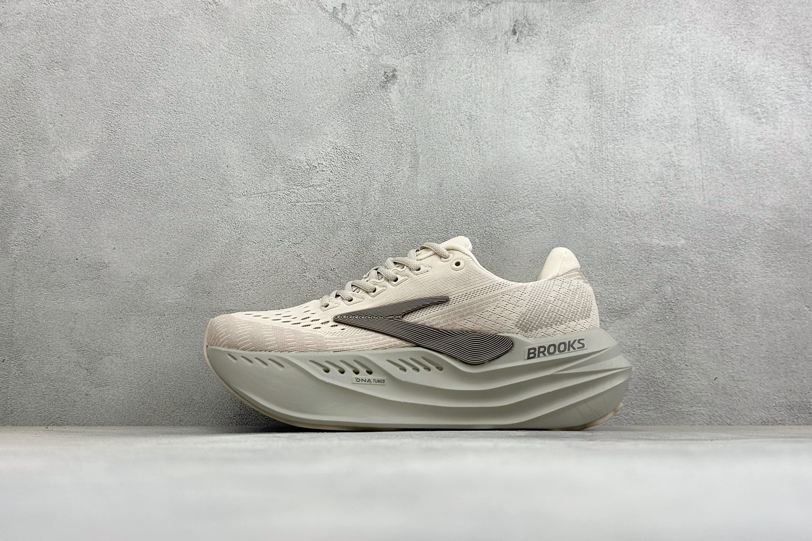 Brooks 布鲁克斯Glycerin Max 2 超级甘油 厚底马拉松缓震跑鞋 该鞋以厚实的中底和高分子注氮技术为特点 Brooks 布鲁克斯Glycerin Max 2 超级甘油 厚底马拉松缓震跑鞋 该鞋以厚实的中底和高分子注氮技术为特点