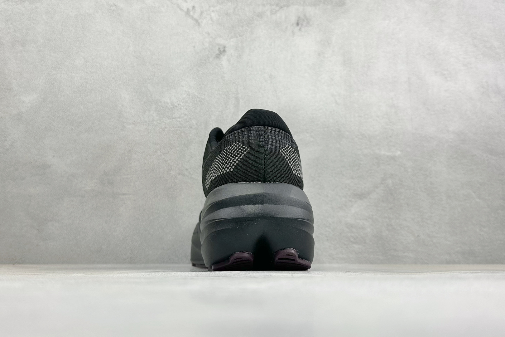 Brooks 布鲁克斯Glycerin Max 2 超级甘油 厚底马拉松缓震跑鞋 该鞋以厚实的中底和高分子注氮技术为特点