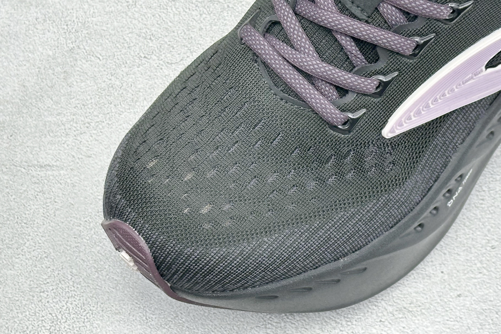 Brooks 布鲁克斯Glycerin Max 2 超级甘油 厚底马拉松缓震跑鞋 该鞋以厚实的中底和高分子注氮技术为特点