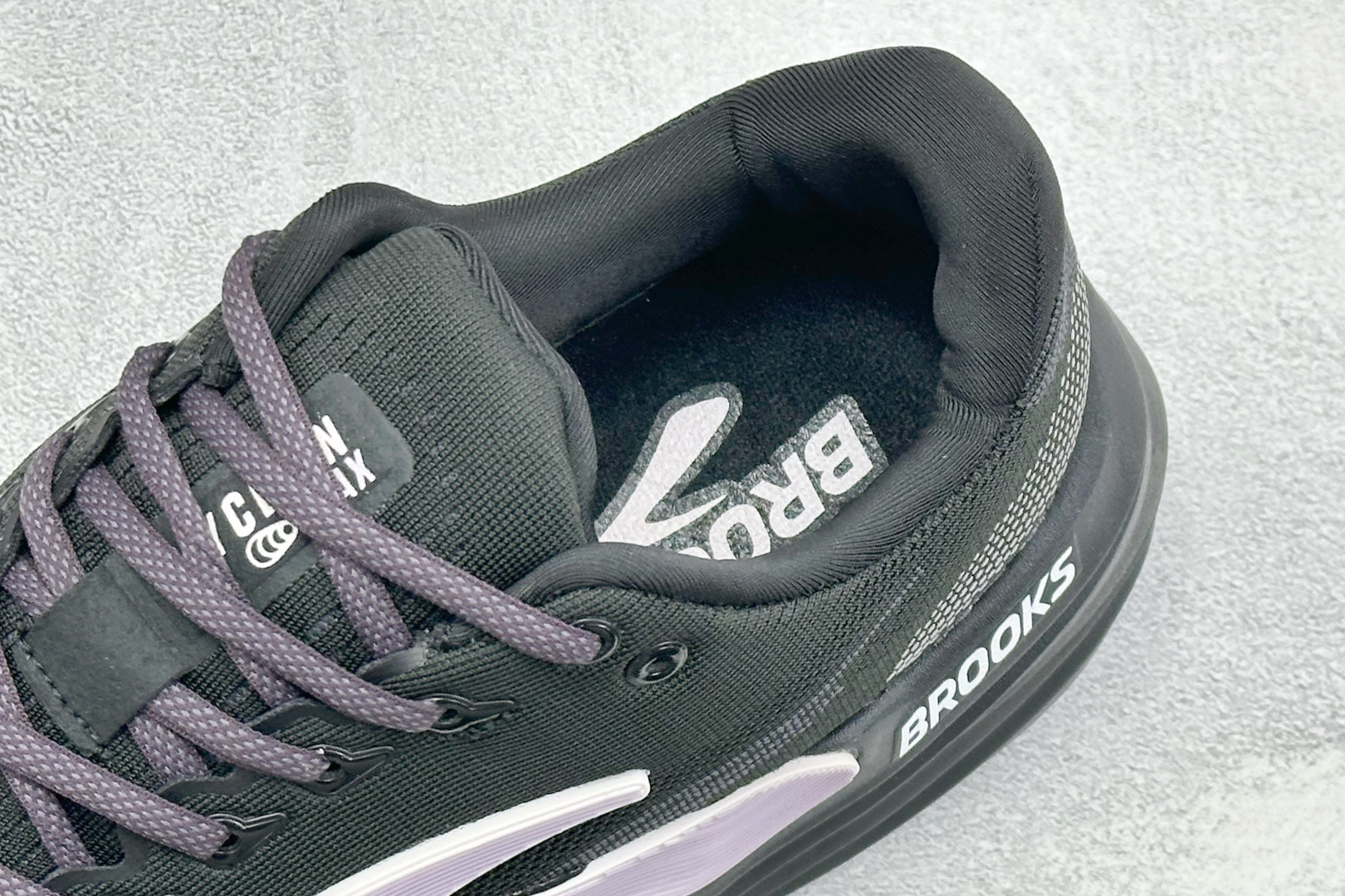 Brooks 布鲁克斯Glycerin Max 2 超级甘油 厚底马拉松缓震跑鞋 该鞋以厚实的中底和高分子注氮技术为特点