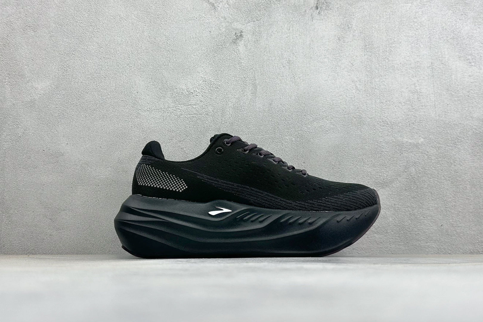 Brooks 布鲁克斯Glycerin Max 2 超级甘油 厚底马拉松缓震跑鞋 该鞋以厚实的中底和高分子注氮技术为特点