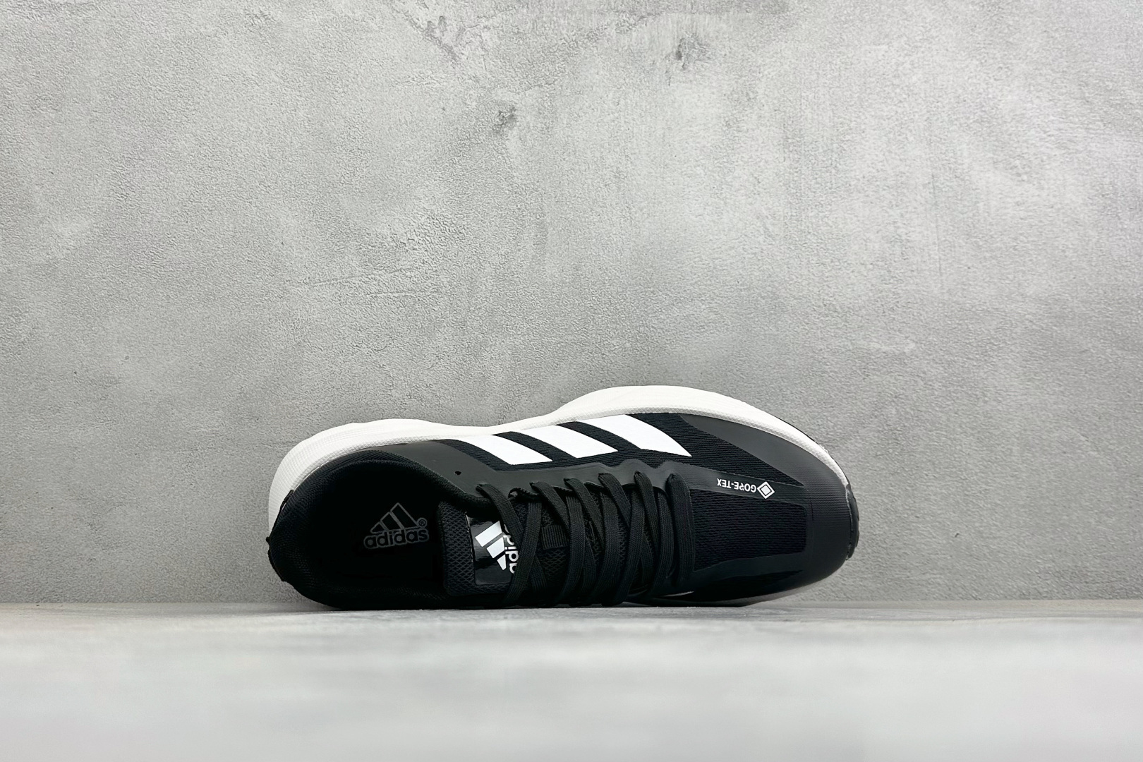 Adidas TERREX FREEHIKER SL GTX 硬核的薄底徒步踩跟鞋 鞋底会比大齿花的越野底更防滑 搭配G