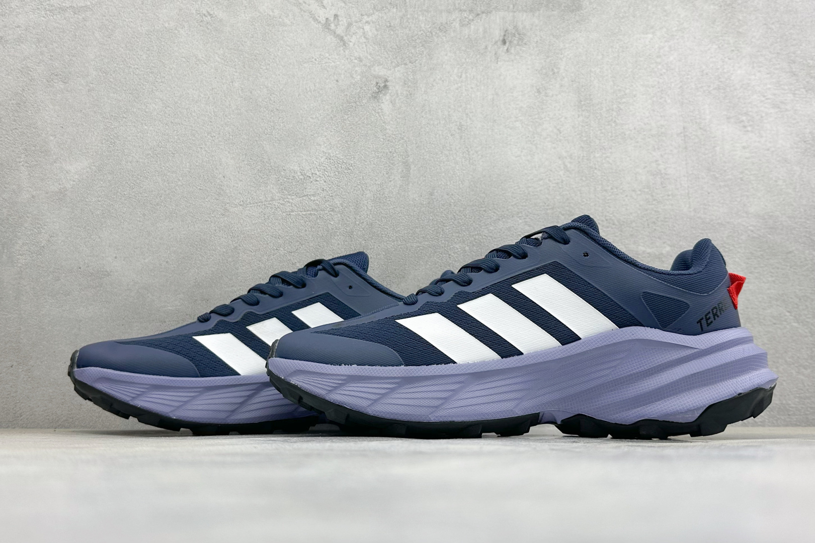 Adidas TERREX FREEHIKER SL GTX 硬核的薄底徒步踩跟鞋 鞋底会比大齿花的越野底更防滑 搭配G