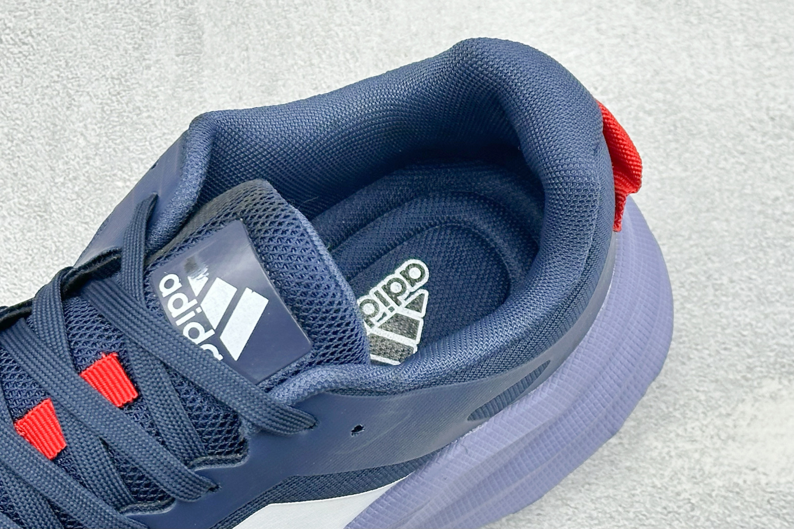 Adidas TERREX FREEHIKER SL GTX 硬核的薄底徒步踩跟鞋 鞋底会比大齿花的越野底更防滑 搭配G